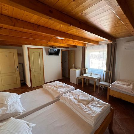 Bed and Breakfast Fuerdo Panzio Karcag Exterior foto