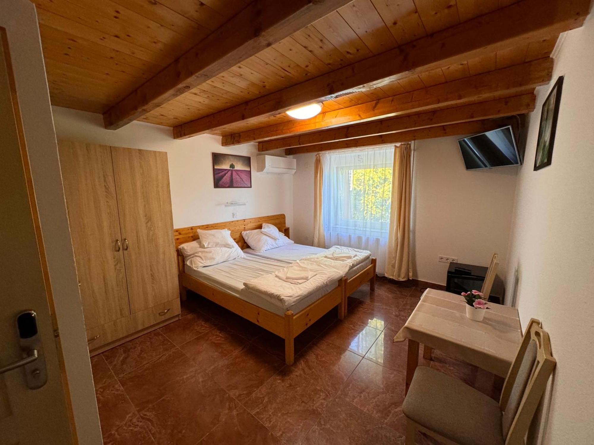 Bed and Breakfast Fuerdo Panzio Karcag Exterior foto
