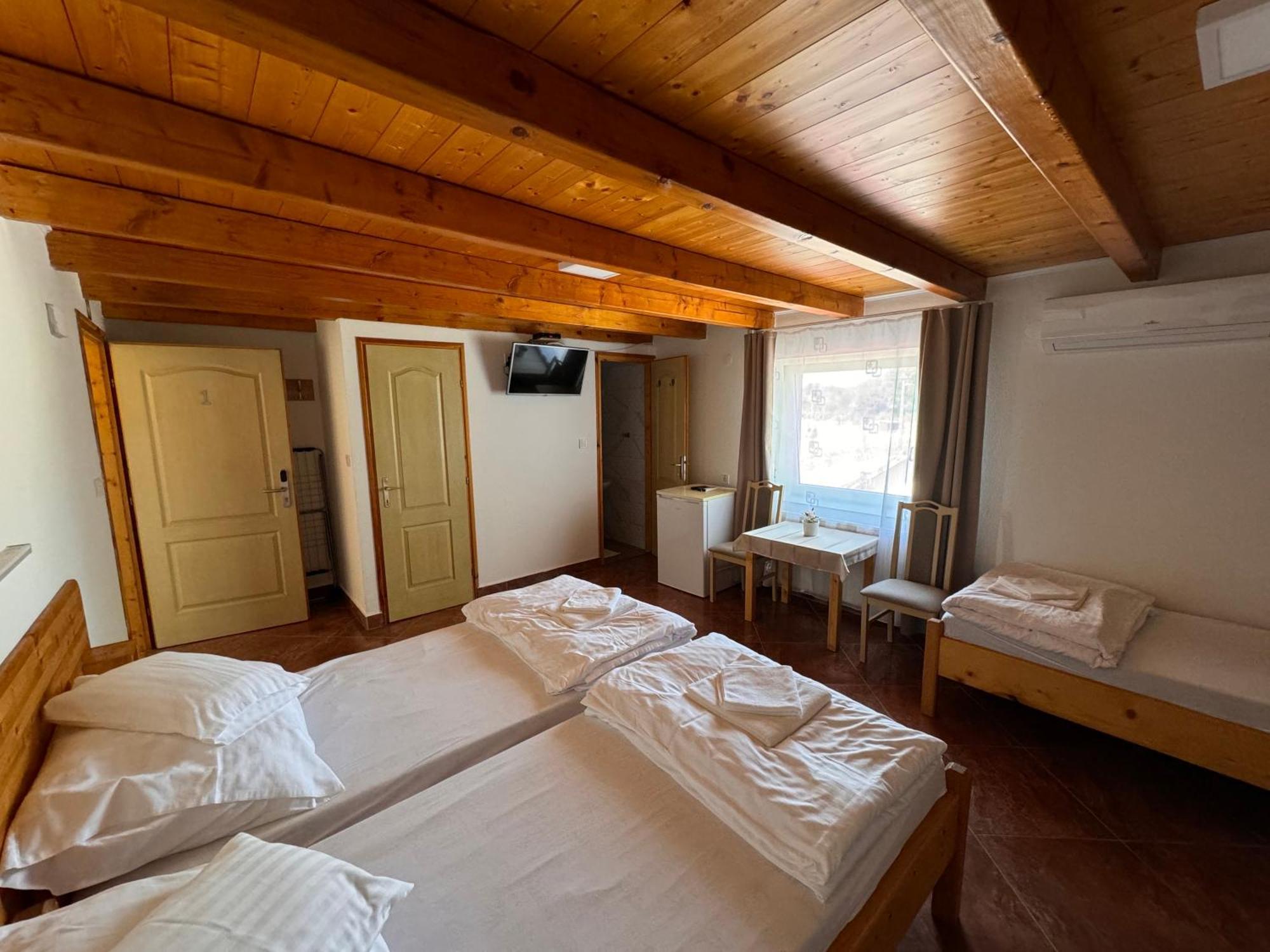 Bed and Breakfast Fuerdo Panzio Karcag Exterior foto